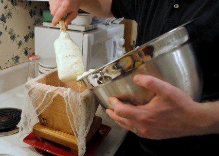 Filling the mold Filling the mold